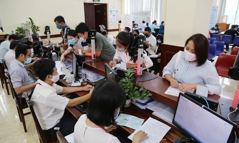 Đề xuất thêm 54.000 tỉ đồng cho sắp xếp bộ máy, miễn học phí