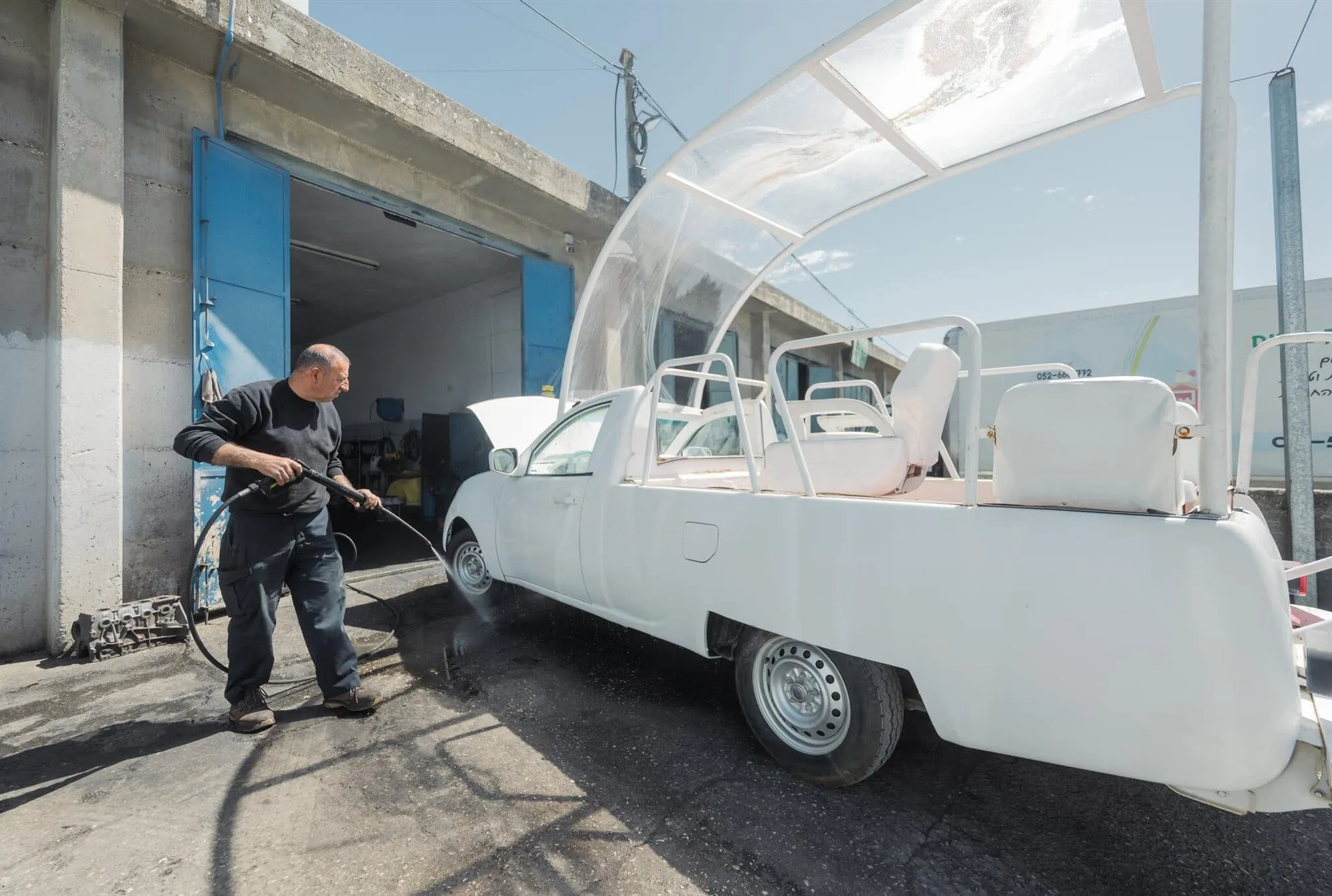 00int-popemobile-superJumbo