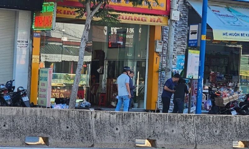 Bắt được hai nghi phạm dùng búa cướp tiệm vàng ở huyện Hóc Môn
