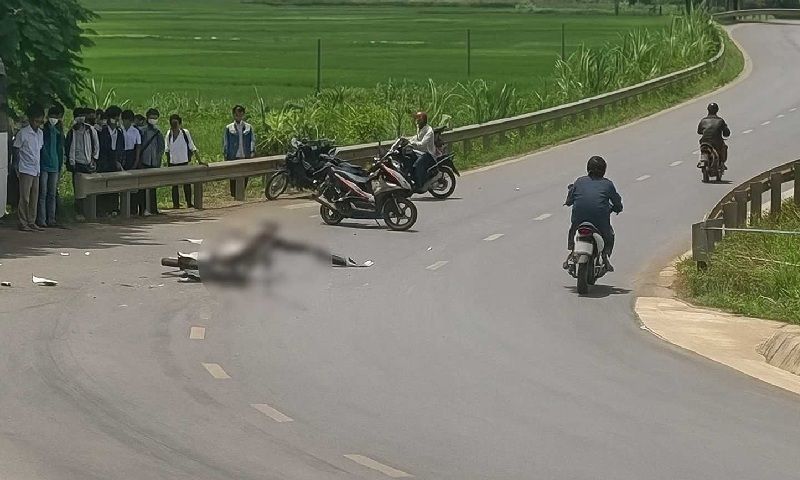 Nam sinh lớp 12 tử vong sau va chạm xe máy và ô tô trên quốc lộ 12B