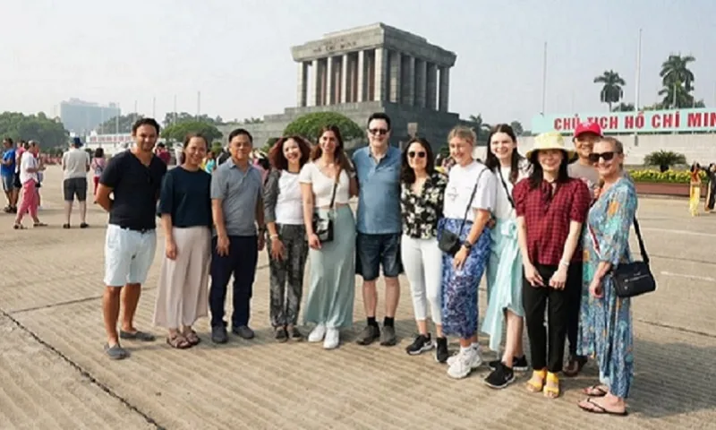 Hà Nội đón gần 900 ngàn lượt khách dịp lễ 30/4 – 1/5, doanh thu vượt 3 ngàn tỷ đồng
