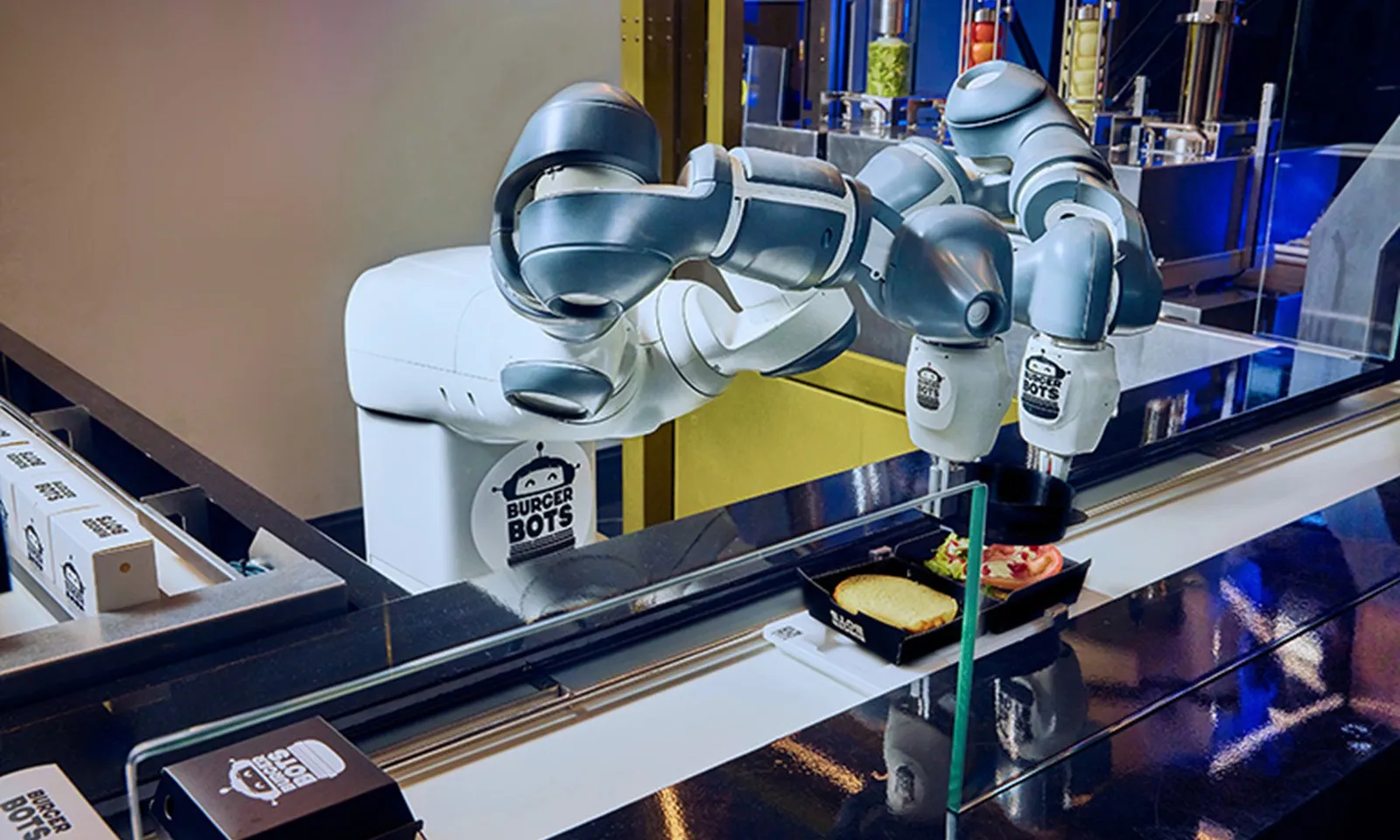 Robot điều hành nhà hàng burger, phục vụ bữa ăn chỉ trong 27 giây