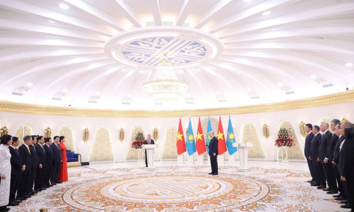 trao-tang-huan-chuong-huu-nghi-hang-nhat-cua-kazakhstan-cho-tong-bi-thu-to-lam-7