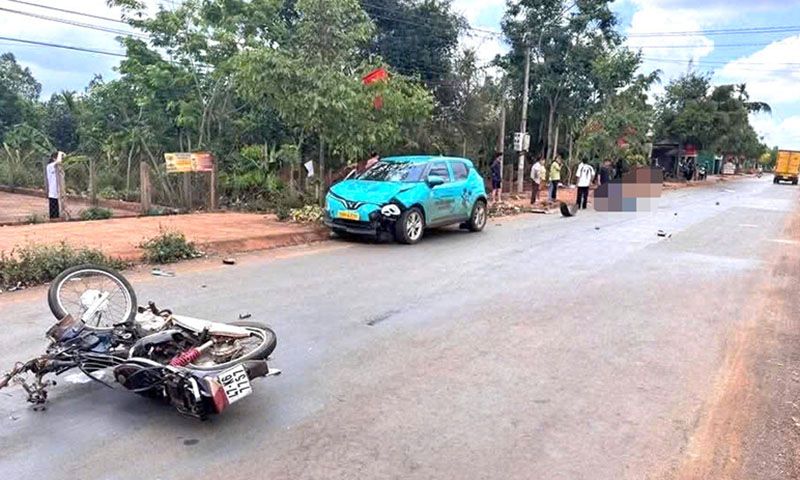 Taxi điện bất ngờ tăng tốc tông người đàn ông tử vong