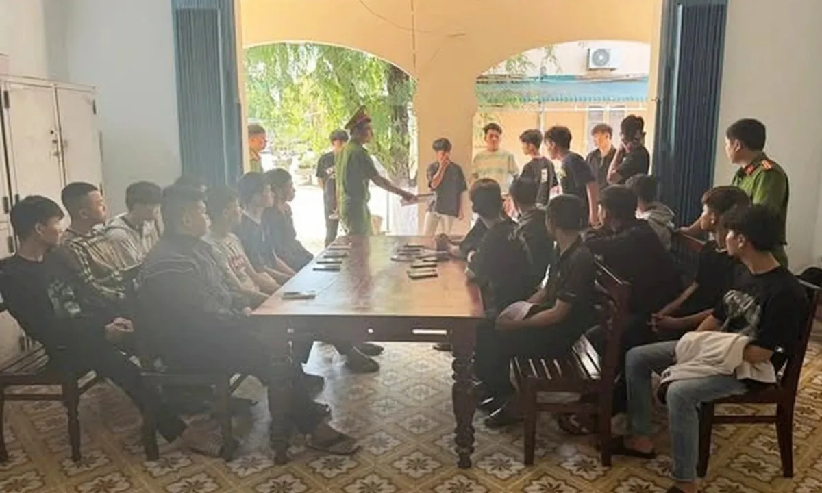 Khởi tố 31 đối tượng “che biển số xe” hỗn chiến bằng vỏ bia