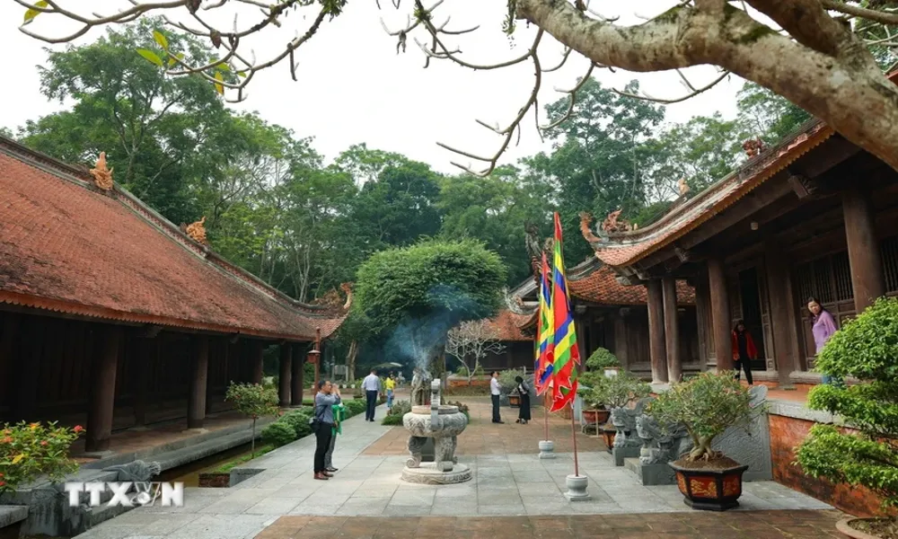 Bắt hai người nước ngoài xâm phạm lăng mộ vua Lê Túc Tông