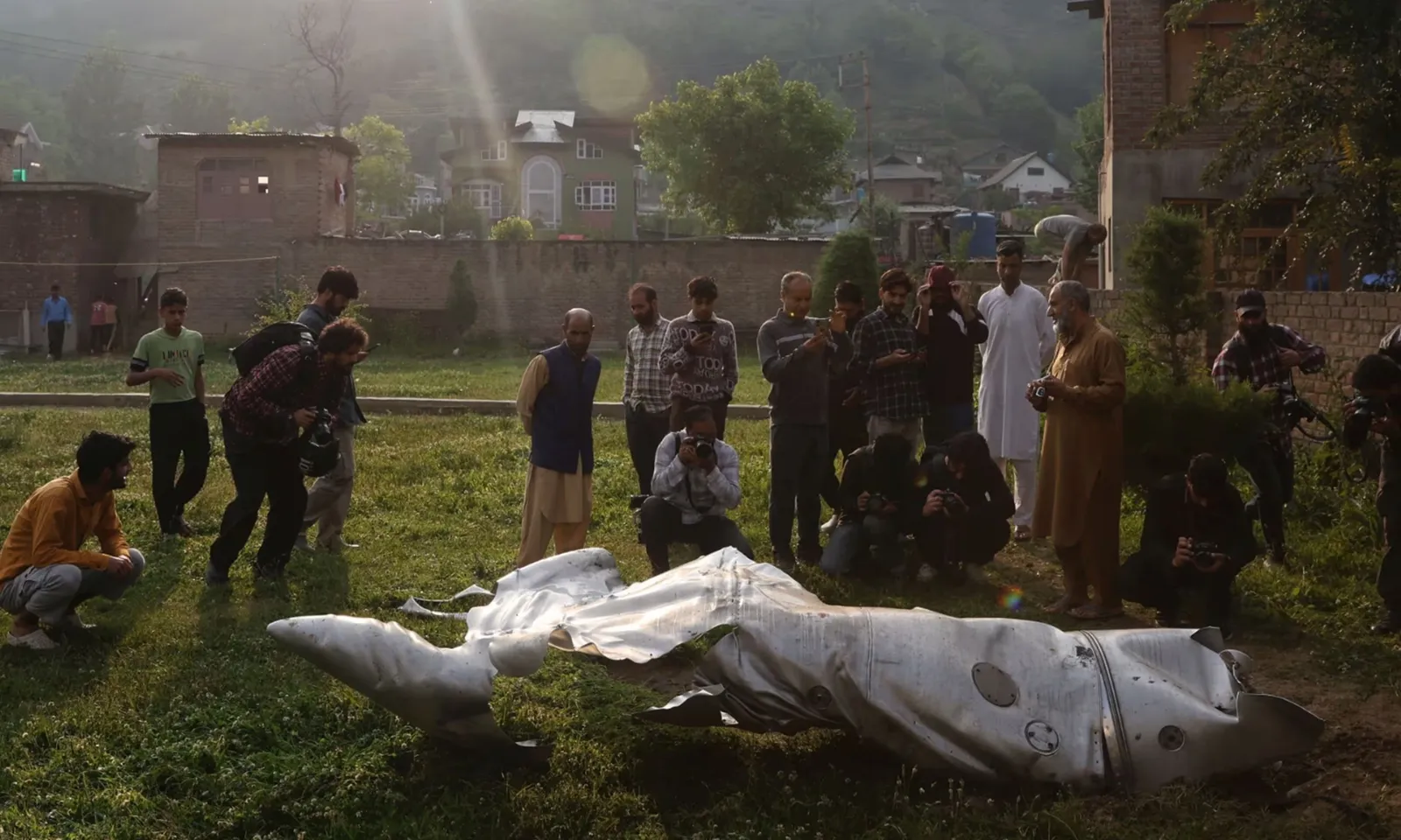 Người dân các làng biên giới Kashmir sống trong hoảng loạn