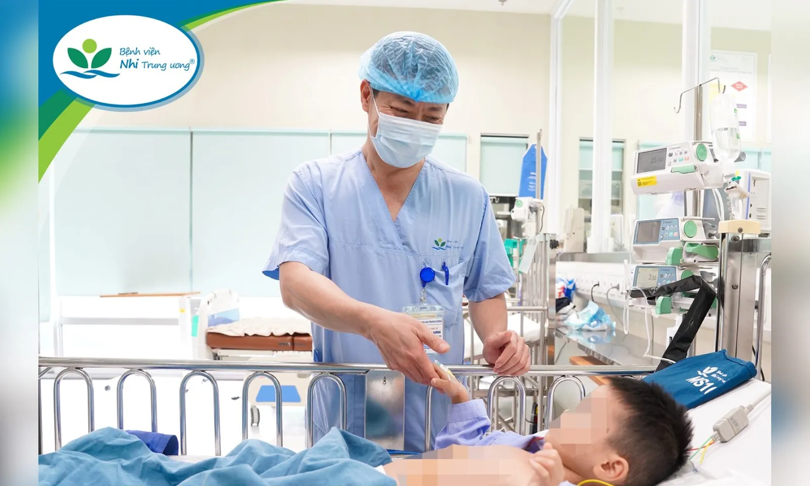 Bé trai bị xe ba gác cán qua người đã ổn định | BHYT trả toàn bộ chi phí điều trị 
