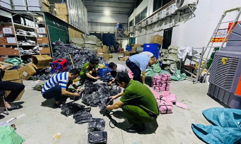 Vĩnh Phúc thu giữ hơn 1.400 túi xách nghi giả mạo nhãn hiệu