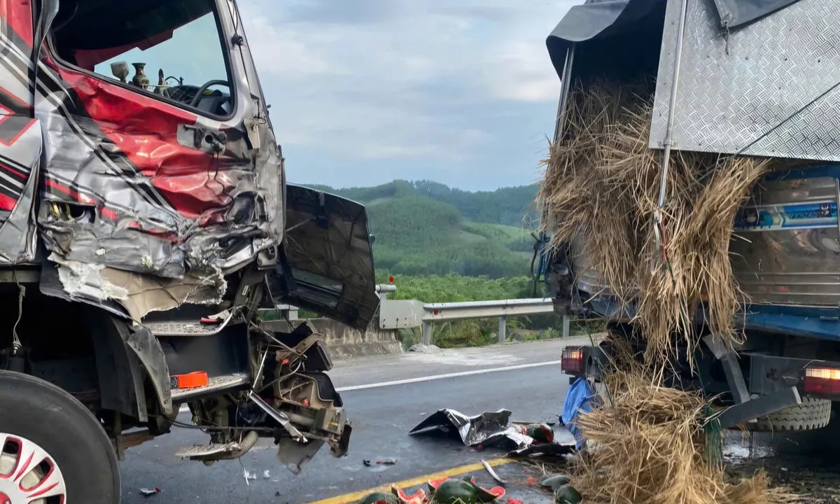 Tai nạn liên hoàn giữa bốn xe tải trên tuyến La Sơn - Túy Loan 