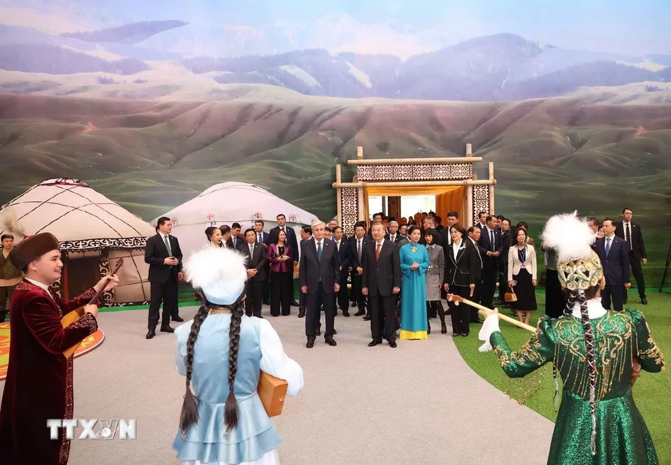 tong-bi-thu-to-lam-lang-van-hoa-kazakhstan-2