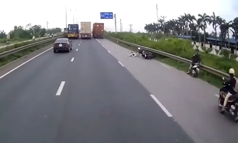 Xe container đi vào làn xe máy, khiến người phụ nữ tử vong thương tâm