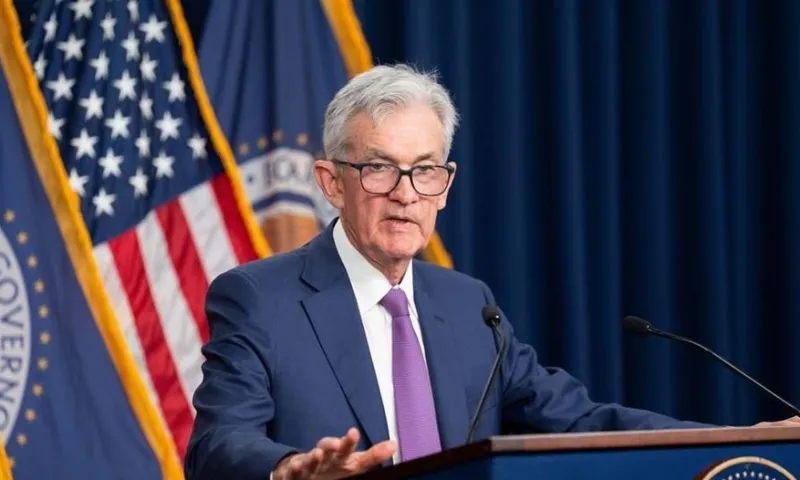 Fed giữ nguyên lãi suất, lo ngại lạm phát và thất nghiệp tăng