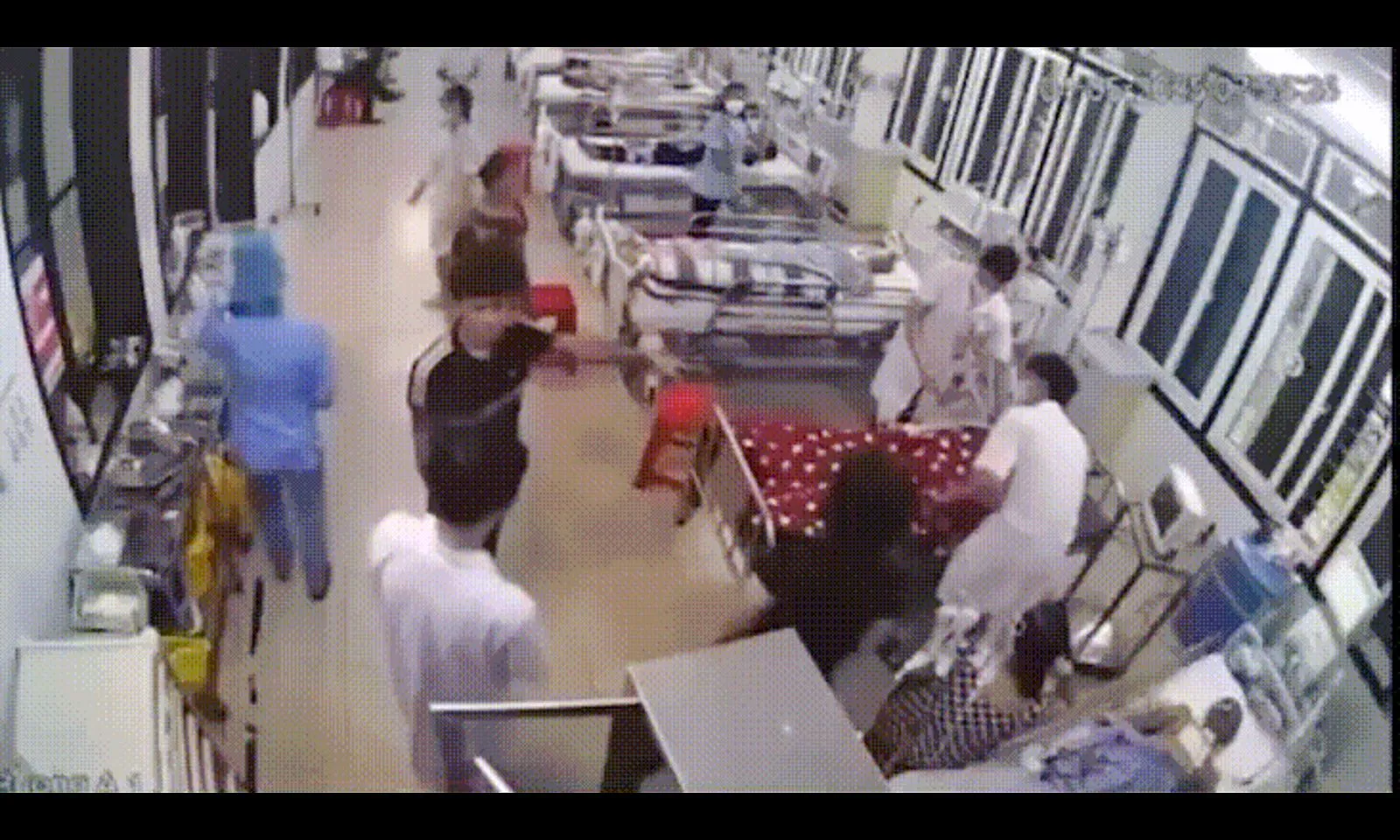 Nam Định: Nam thanh niên tấn công điều dưỡng khai nhận do chờ cấp cứu quá lâu