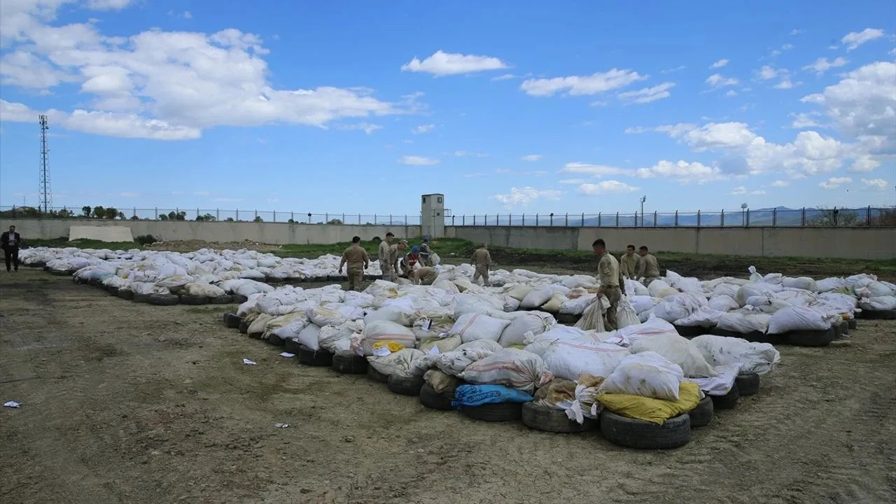 diyarbakirda-2023-2024de-yakalanan-yaklasik-20-ton-766-kilogram-esrar-imha-edildi