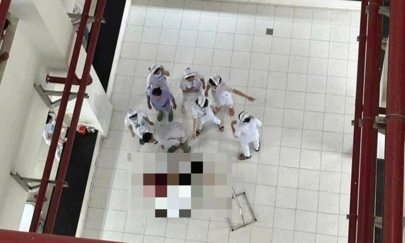 Đang ăn cơm, một bệnh nhân nhảy từ tầng 8 xuống giếng trời tử vong