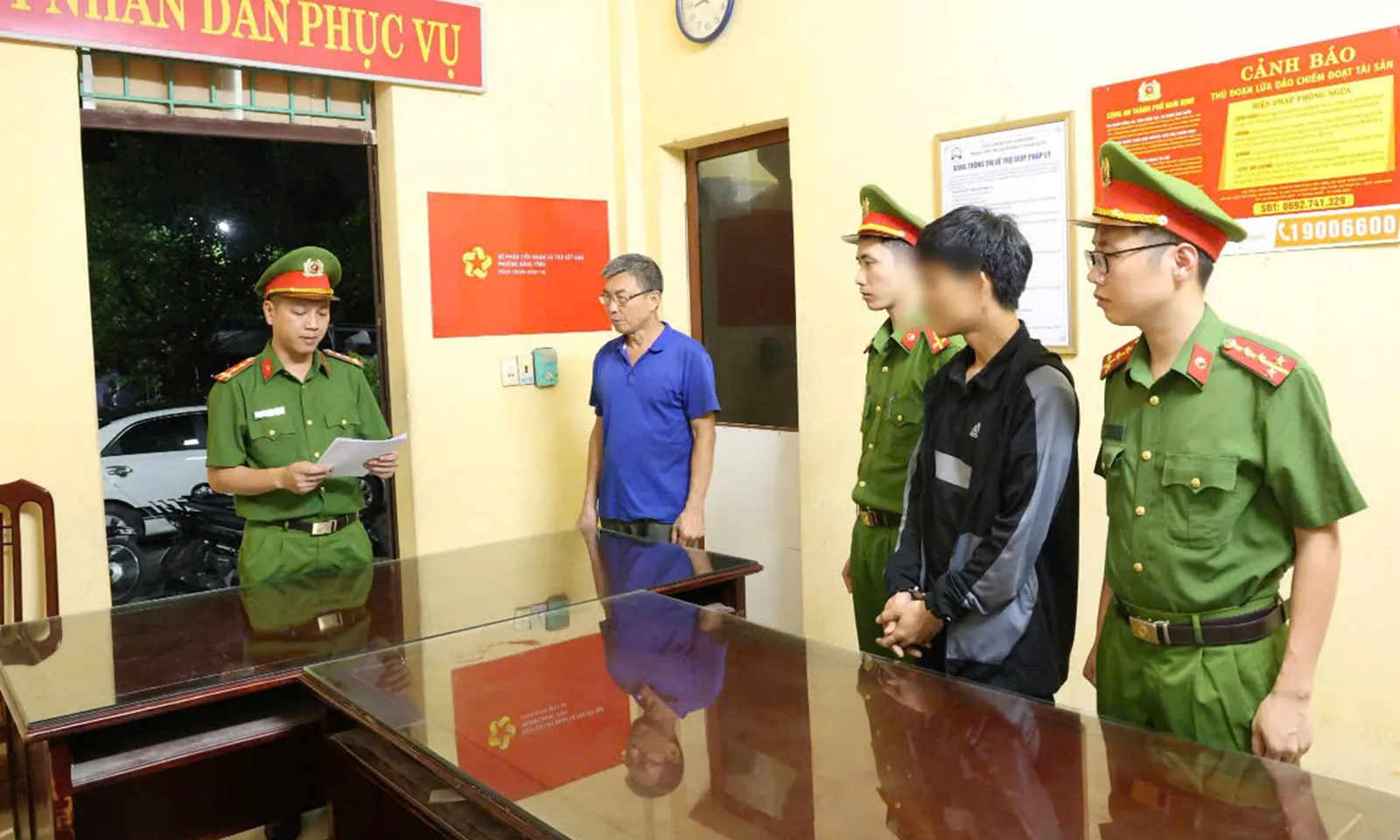 Tạm giữ hình sự người nhà bệnh nhân hành hung điều dưỡng viên tại Nam Định