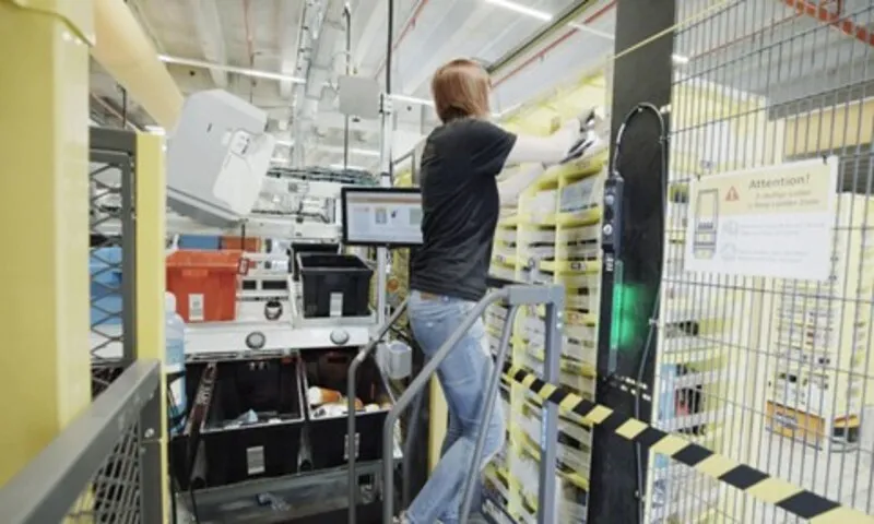Amazon ra mắt robot mới có khả năng “cảm nhận” hàng hóa