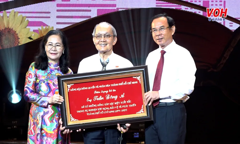 50 ca nhan tieu bieu.00_01_14_30.Still002