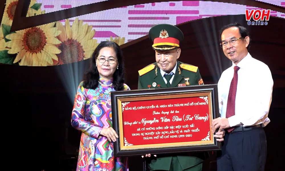 50 ca nhan tieu bieu.00_02_05_34.Still003