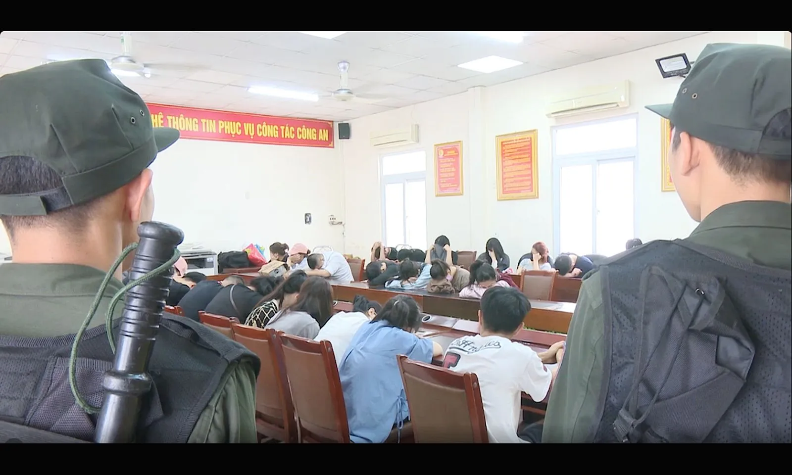 Phá đường dây lừa đảo “cắt đá tìm ngọc” chiếm đoạt hàng trăm tỉ đồng