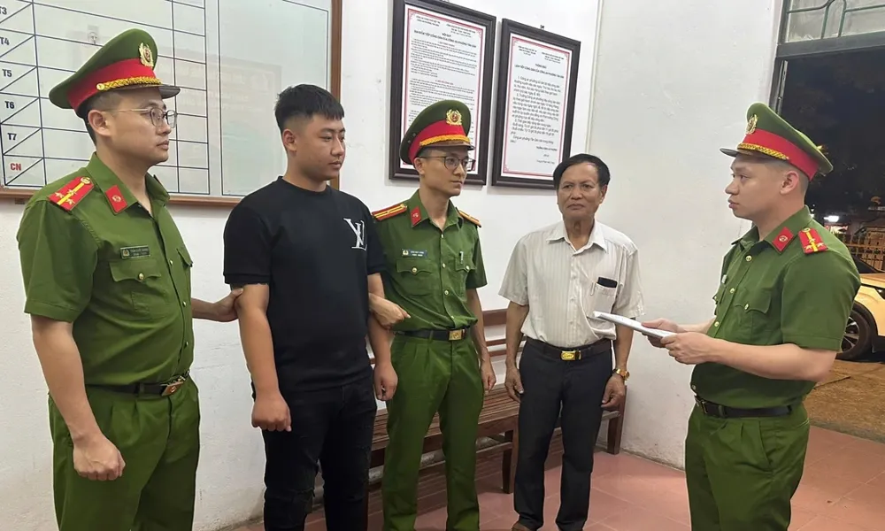 Hai thanh niên biến đất rừng thành mỏ đất lậu