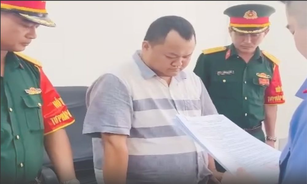 Cán bộ quản giáo tuồn điện thoại, ma túy vào trại giam