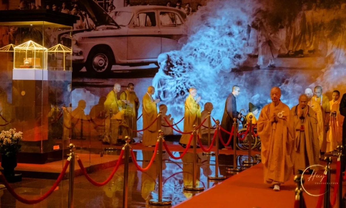 Chiêm bái xá lợi trái tim Bồ tát Thích Quảng Đức đến tối 10/5