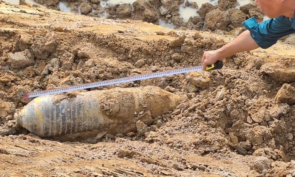 Phát hiện vật thể nghi bom trong lúc đào hồ ở Lâm Đồng