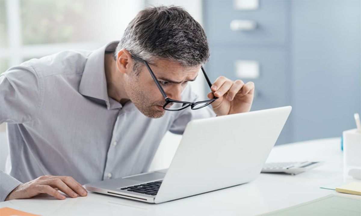 Mỗi ngày gần 7 giờ nhìn màn hình: Những bài tập mắt giúp chống lại mỏi mệt