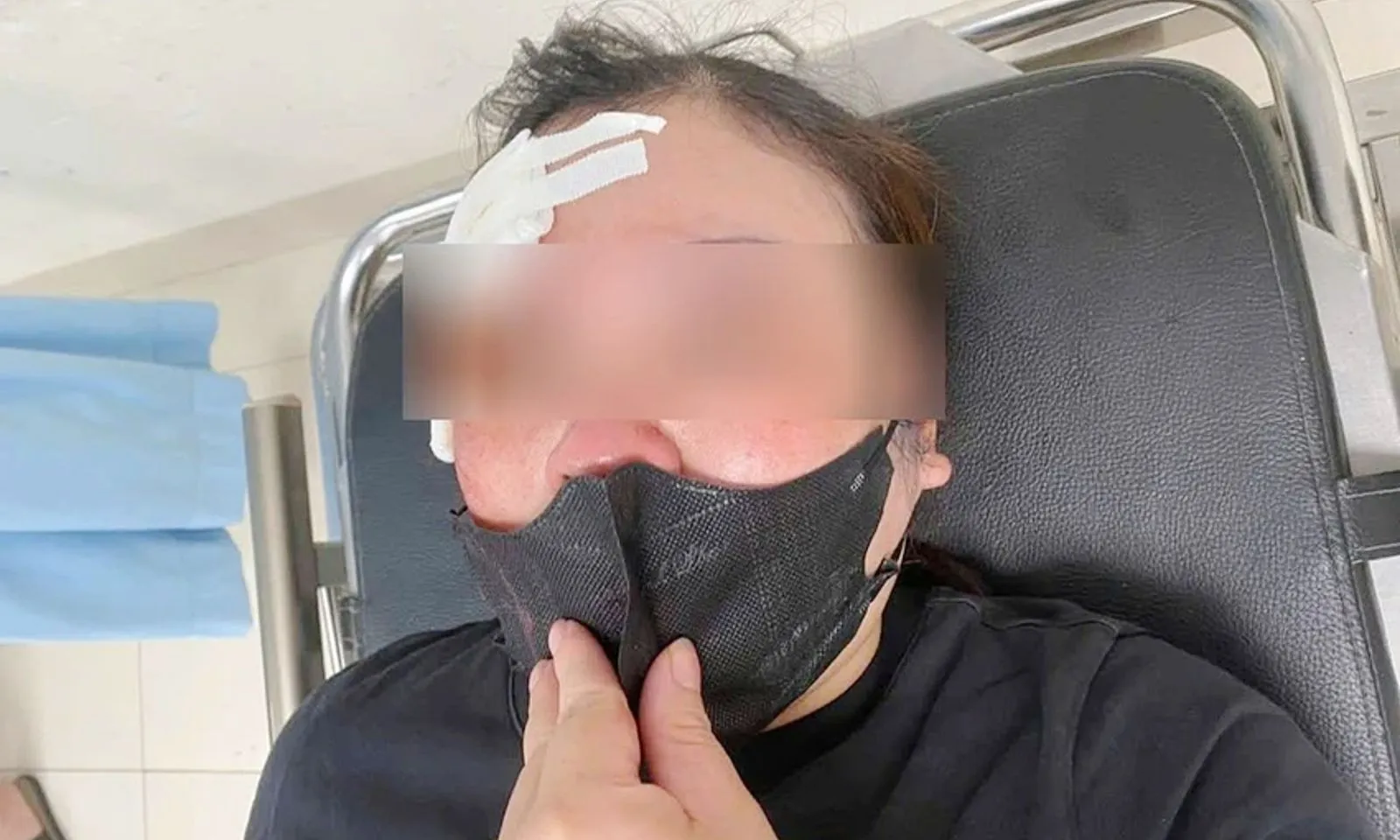 Tài xế xe tải đánh người phụ nữ giữa phố vì cho rằng bị cản đường