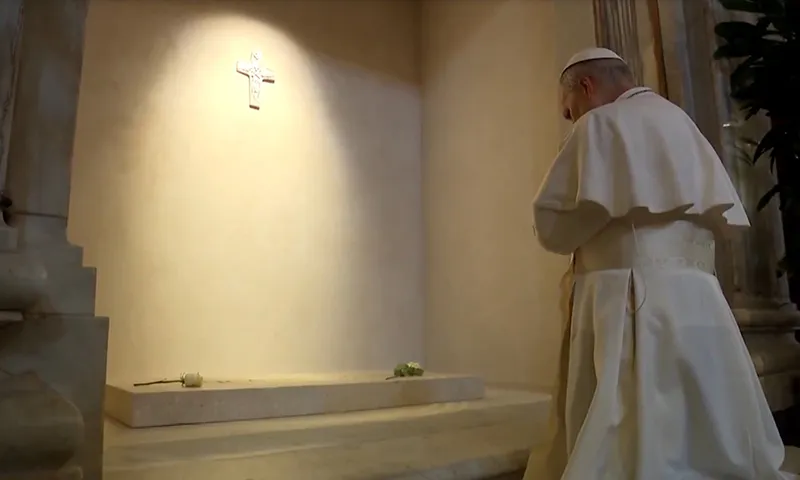 Giáo hoàng Leo XIV thăm mộ Giáo hoàng Francis