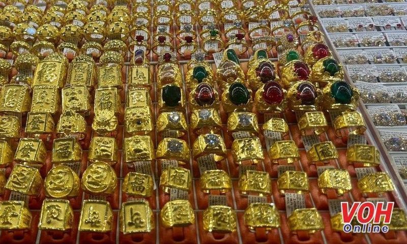 Vàng thế giới ổn định, trong nước duy trì mức cao