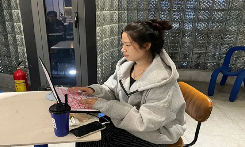 “Chạy deadline ở quán cà phê” đã trở thành thói quen của Mỹ Quyên