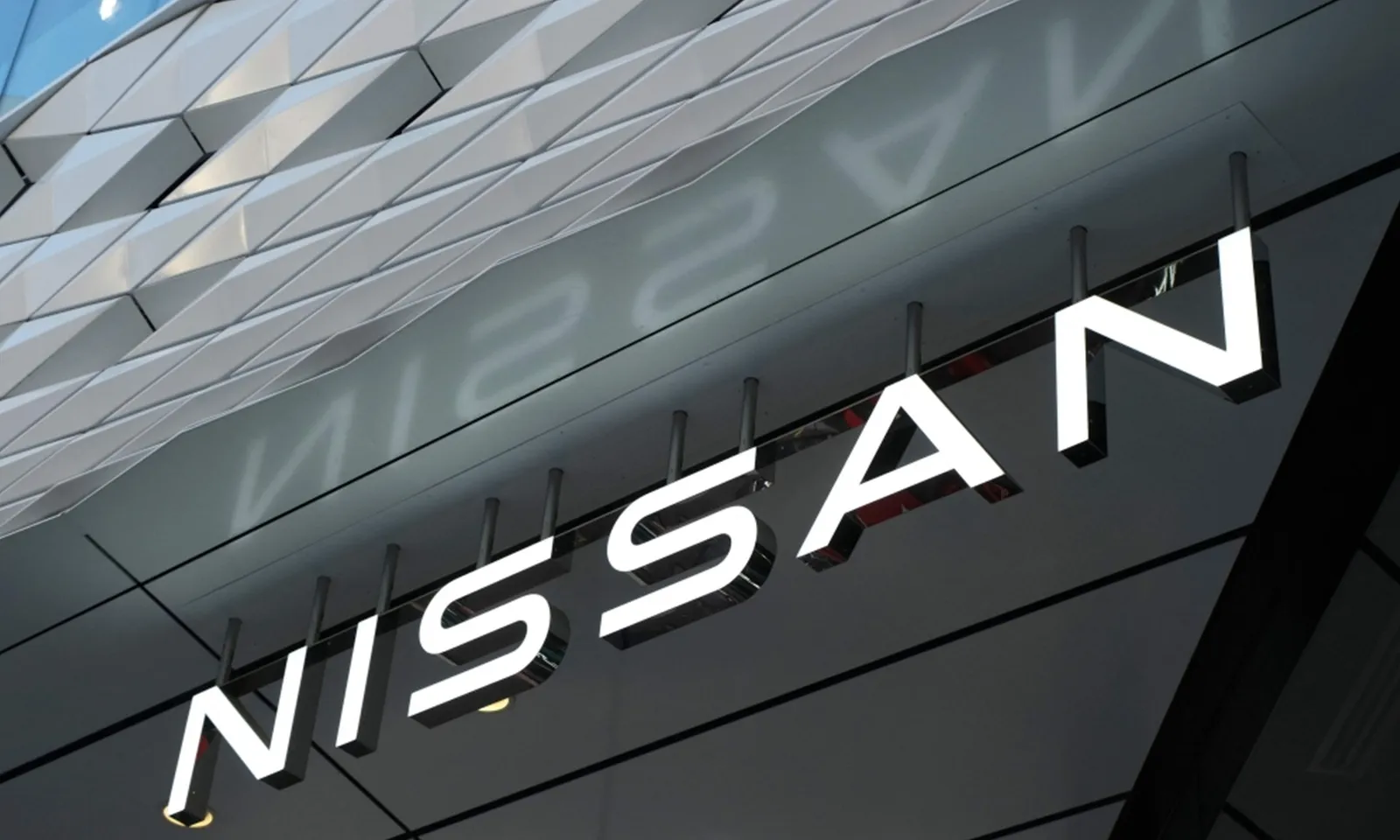 Nissan sắp cắt giảm thêm 10.000 việc làm