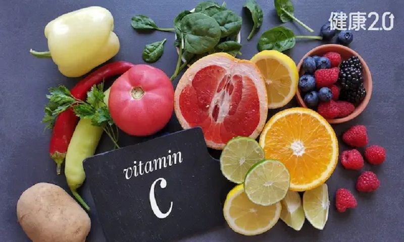 Hấp thụ quá nhiều vitamin C có gây sỏi thận không?