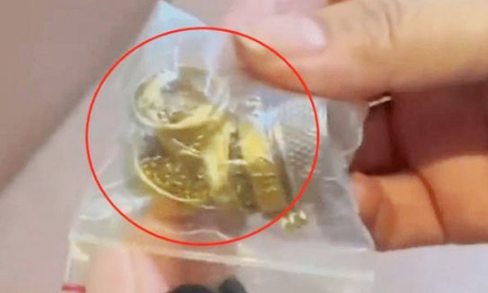 Tìm thấy két sắt ước tính trị giá hơn 1,4 tỉ đồng khi dọn nhà thuê