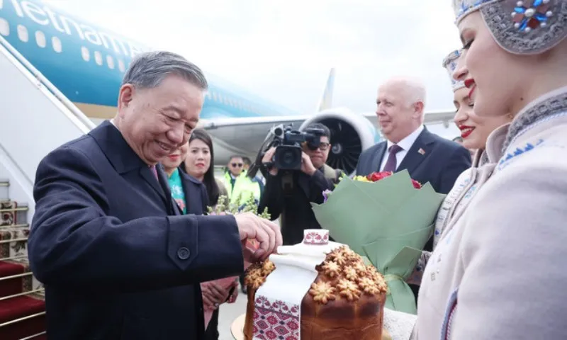 tong-bi-thu-to-lam-den-minsk-bat-dau-tham-cap-nha-nuoc-toi-belarus-1105-9