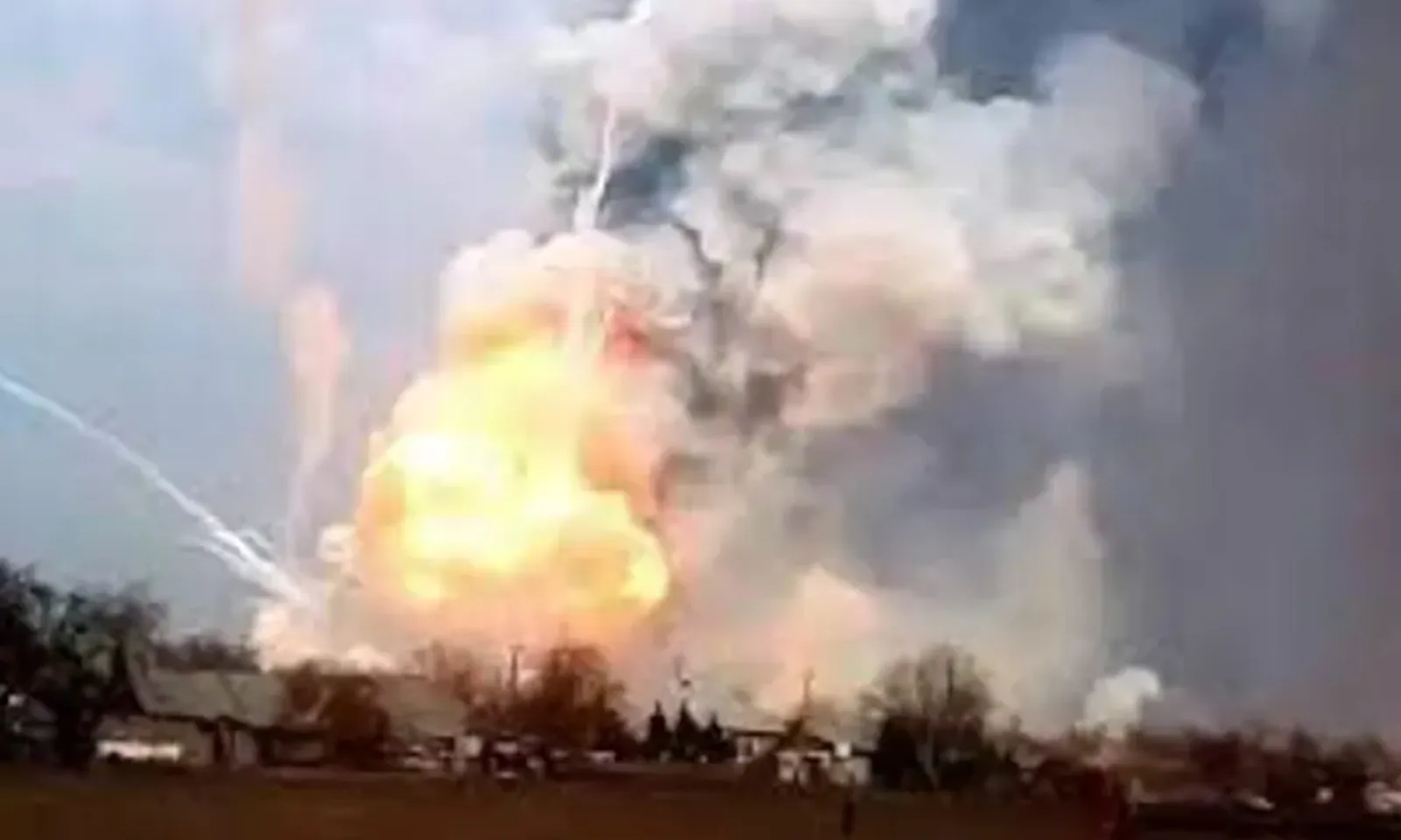 Quân đội tiêu hủy đạn dược hết hạn sử dụng khiến 13 người thiệt mạng