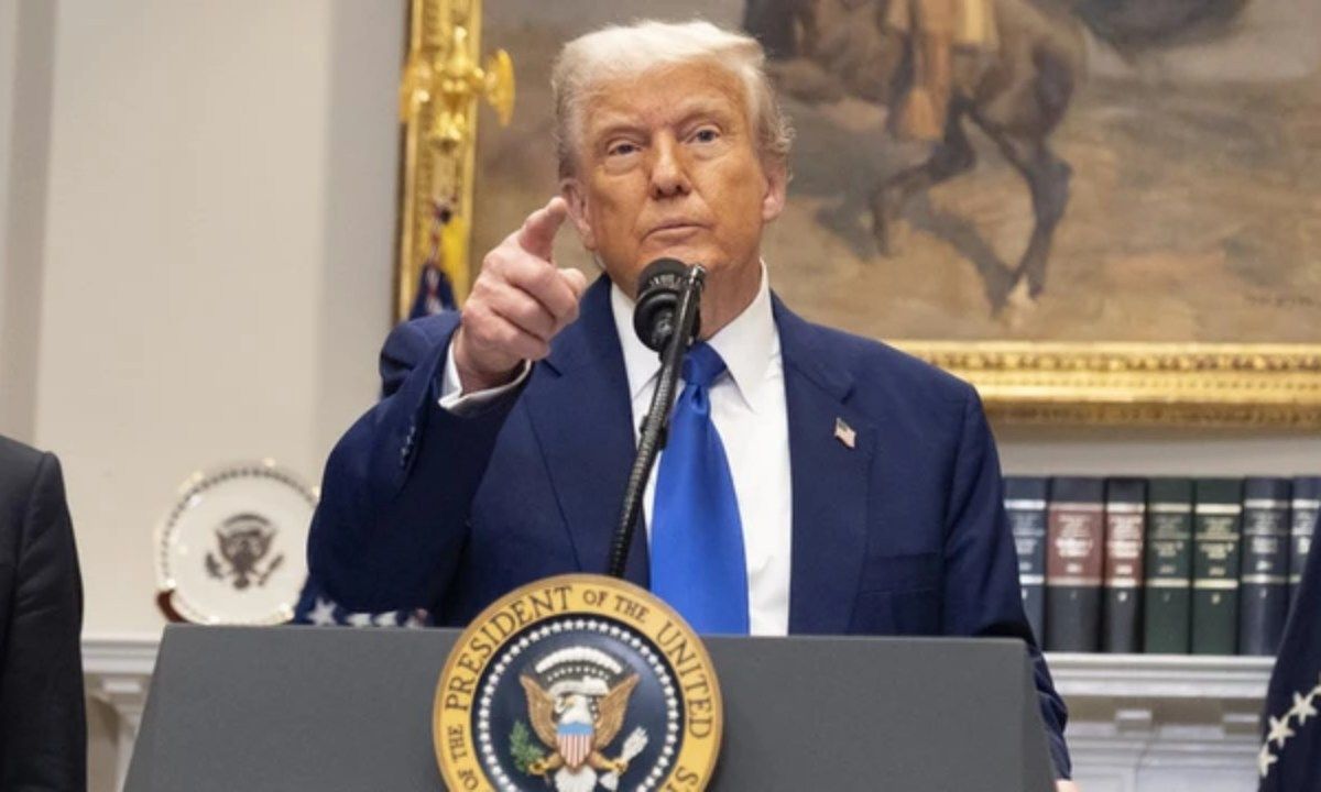 Ông Trump tuyên chiến thương mại với EU: “Chúng tôi giữ mọi lá bài”