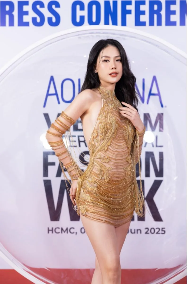 Aquafina Vietnam International Fashion Week (2)