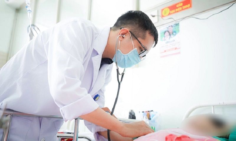 Nhiều người bị thương sau vụ xe chở khách hành hương tông vào xe tải ở Đồng Nai