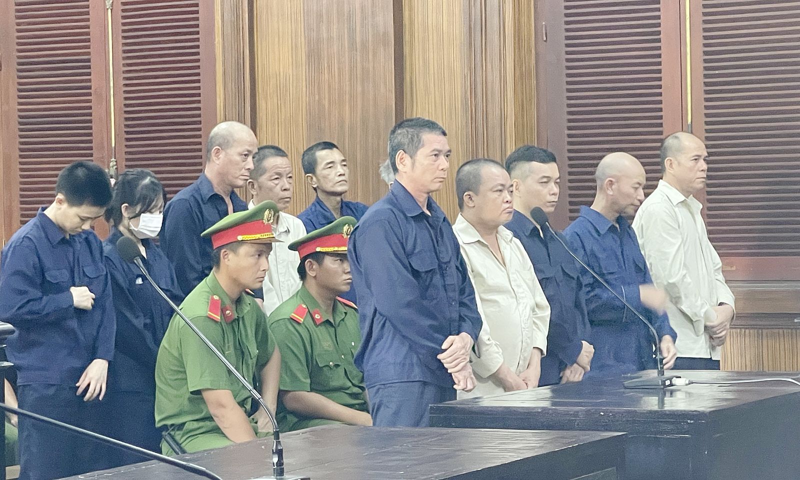 Hai cô gái lãnh án 5 năm tù vì bán thuốc không rõ nguồn gốc trên mạng