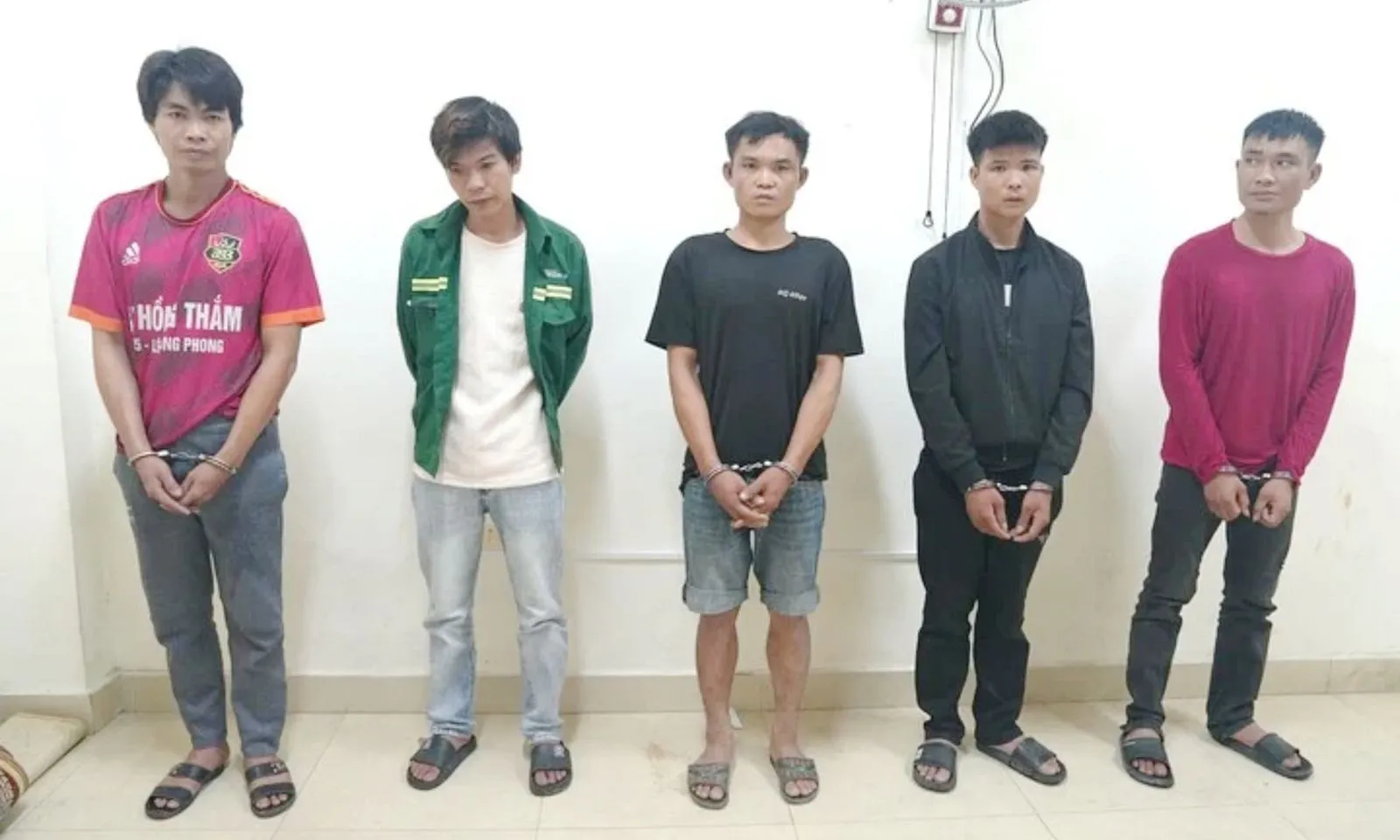Bắt nhóm nghiện ma túy chuyên cướp giật tài sản người đi đường