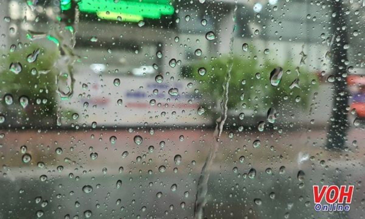 Cảnh báo mưa rào và dông chiều tối nay tại TPHCM