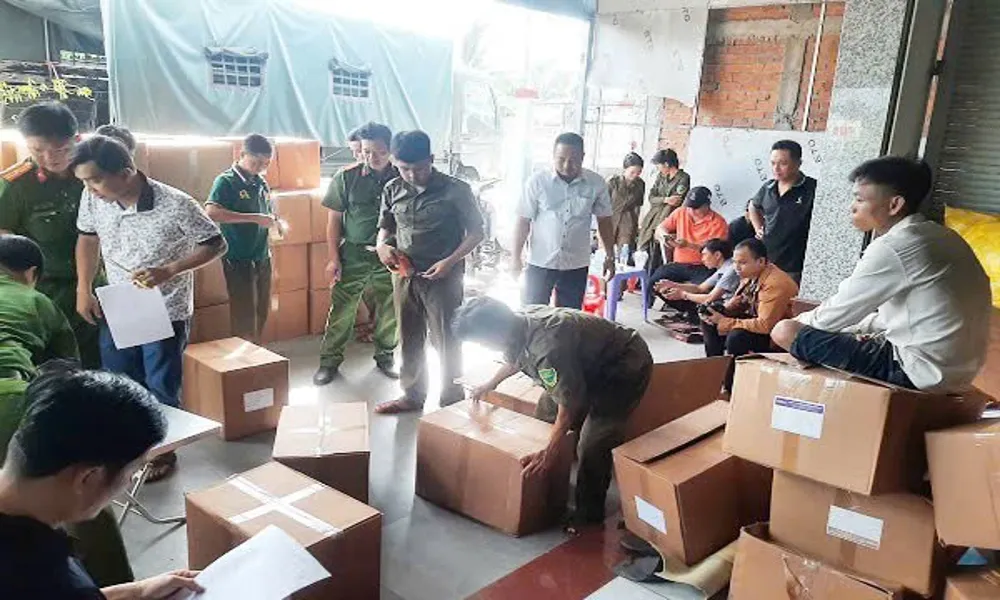 Phát hiện kho hàng lậu gần 8 tấn trong khu dân cư