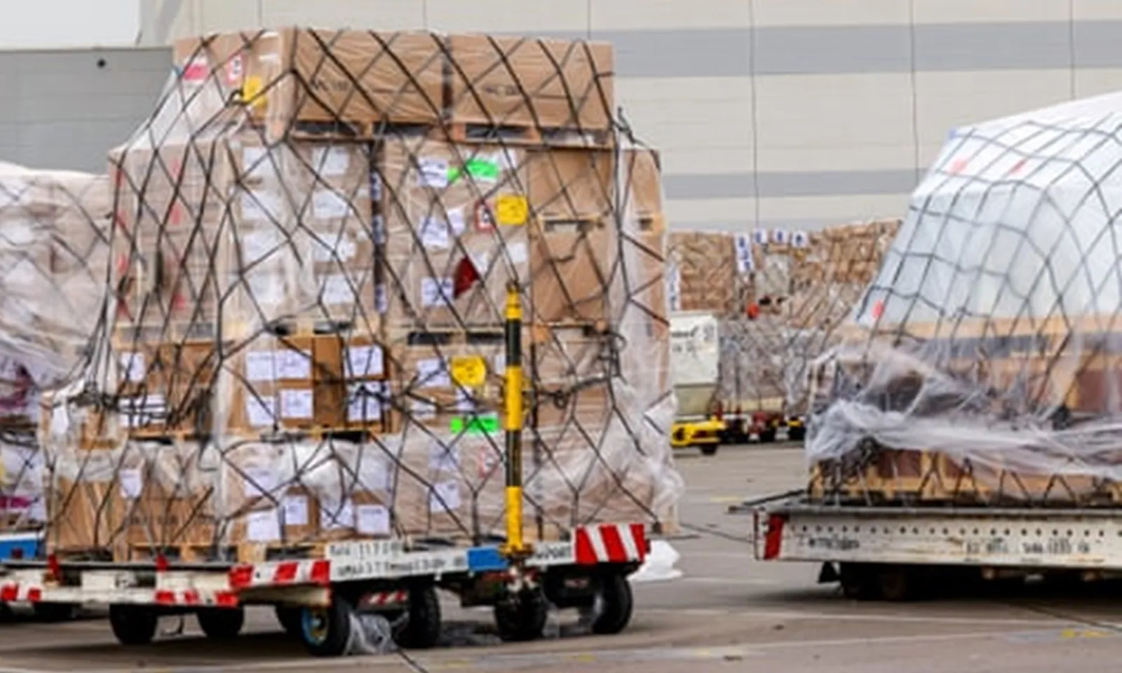 Đức bắt giữ 3 người Ukraine vì âm mưu đánh bom bưu kiện