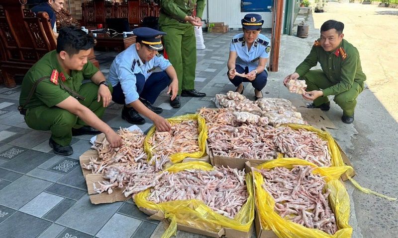 Nghệ An: Phát hiện thực phẩm không rõ nguồn gốc tại công ty kinh doanh thực phẩm sạch