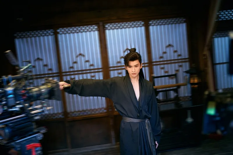 voh-tiec-cho-soai-ca-truong-van-long-u40-moi-co-vai-dien-gay-sot-ran-ran-26