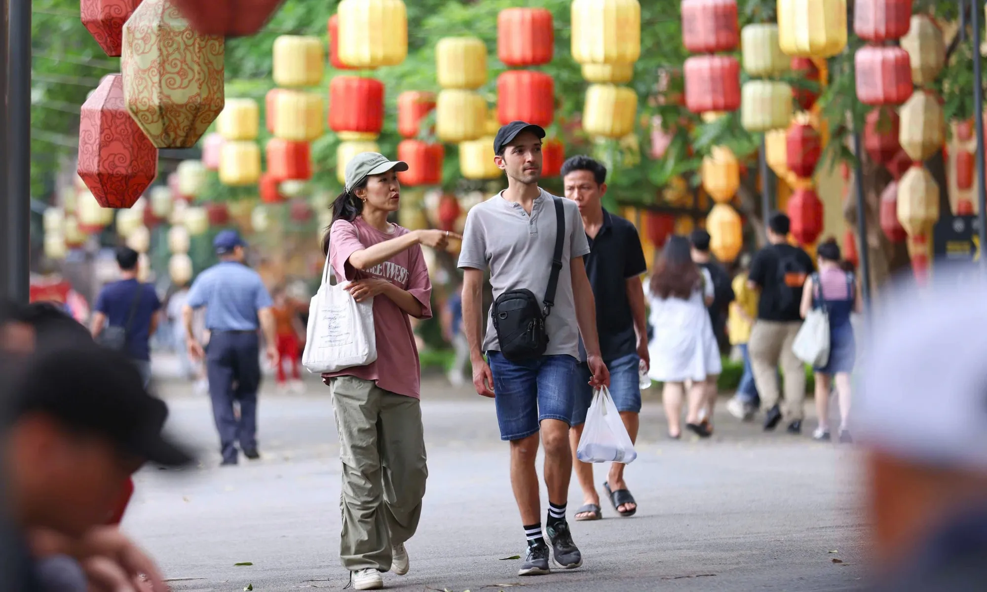 Du lịch Việt Nam: Lượng tìm kiếm và khách quốc tế tăng vọt đầu